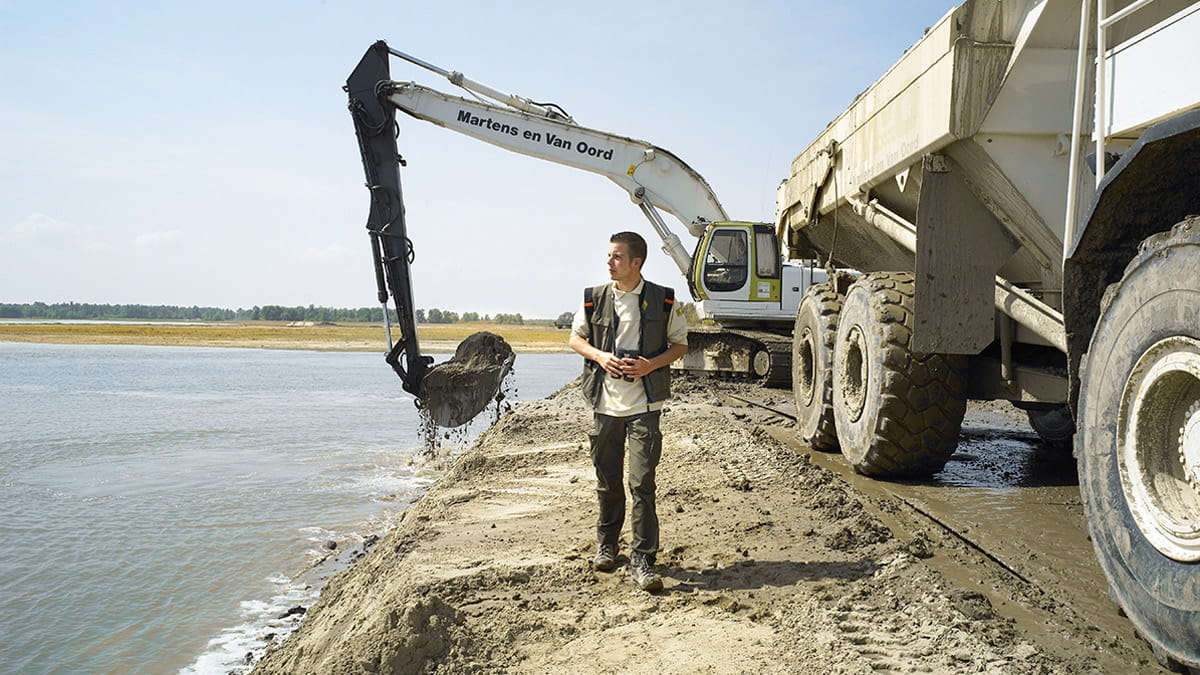 boswachter en graafmachine