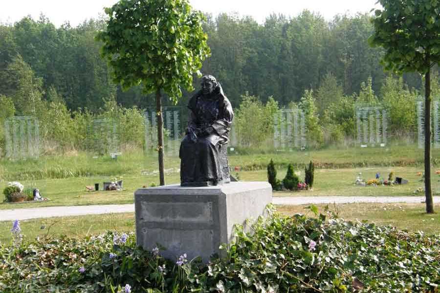 beeld in Wilhelminabos in Randmeerbossen