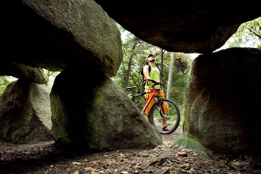 fietsen langs hunebedden in Drenthe
